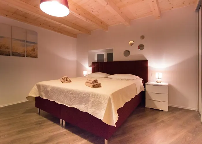 Villa Wonderful Antonici With Private Pool Near Pula - Wiibuk