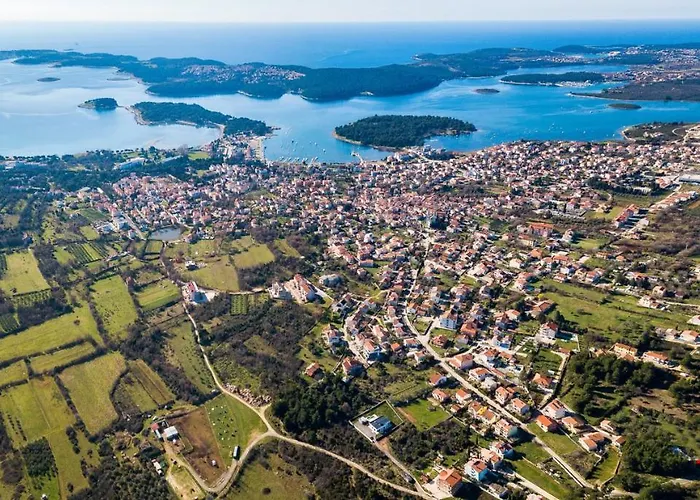 Villa Wonderful Antonici With Private Pool Near Pula - Wiibuk *