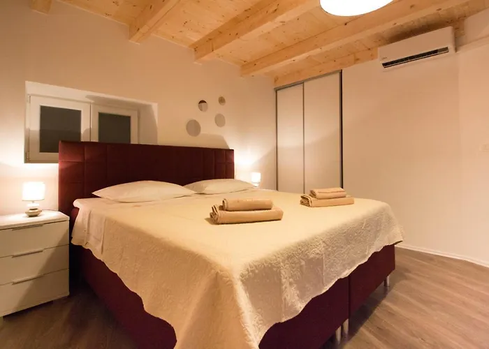 Villa Wonderful Antonici With Private Pool Near Pula - Wiibuk